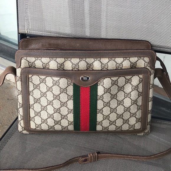 Gucci Handbags - Gucci Vintage accessory collection cross body bag